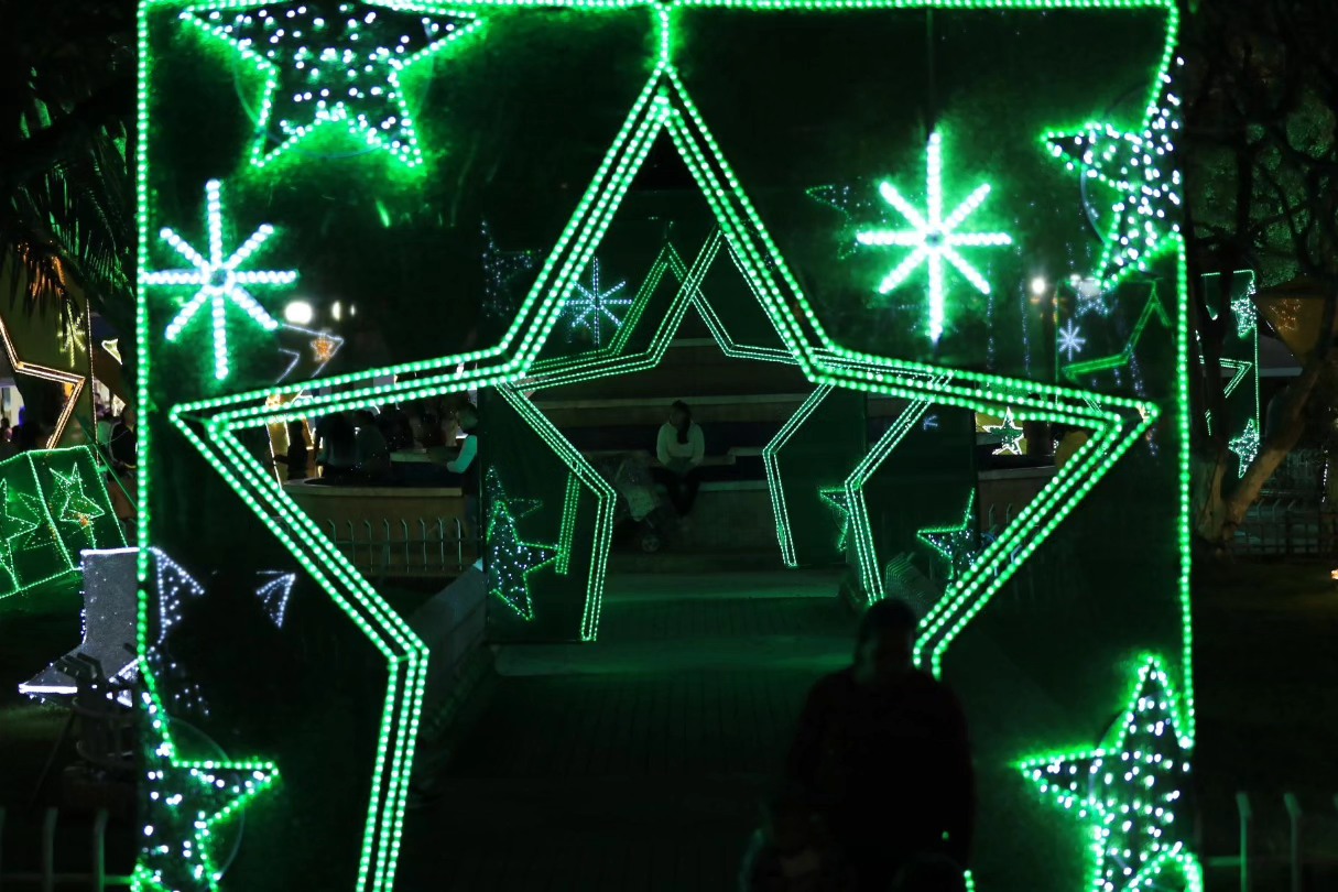 Imagen de una estrella perteneciente a los alumbrados navideños instalados por ESSA Imagen de una estrella perteneciente a los alumbrados navideños instalados por ESSA